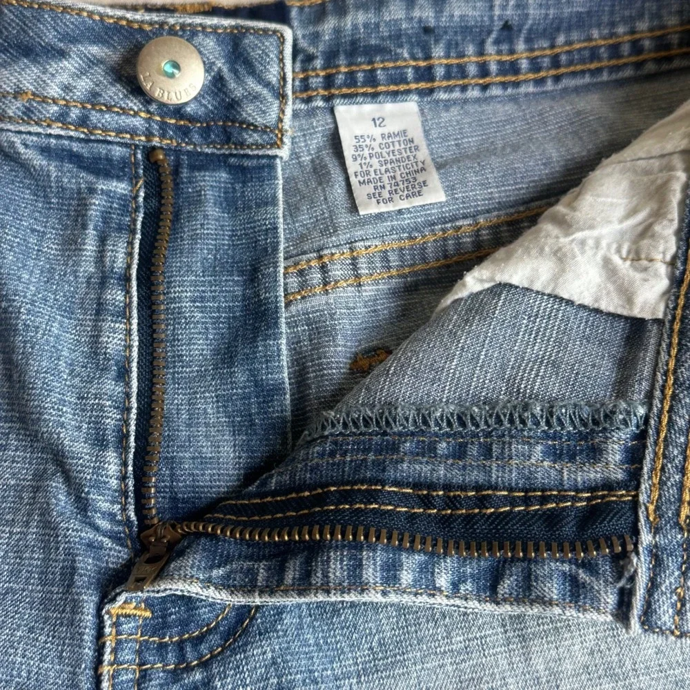 L.A. Blues Stretch Denim Shorts Medium Wash Rhinestone Back Pocket Women's 12